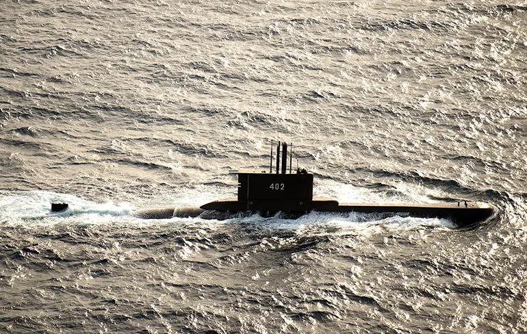 Vermoedelijke wrakstukken van vermiste Indonesische onderzeeër aangetroffen