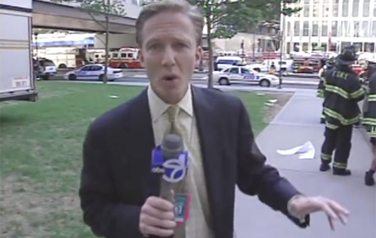 Verslaggever staat heel dichtbij als toren WTC instort