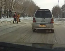 Verzameling Russische oma's die in de weg lopen