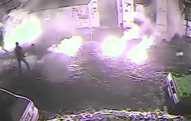 Video aanslag op Ajax fans in polen voor wedstrijd tegen Legia Warschau