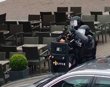 Video Arrestatieteam Roosendaal praat met Ahmed
