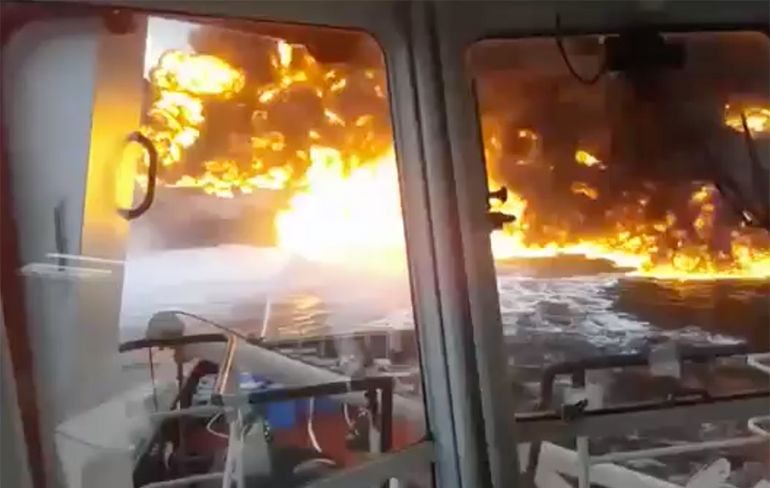 Video brand op olietanker in Golf van Mexico