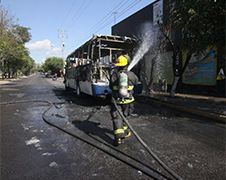 Video bus in vuur en vlam gezet in Mexico