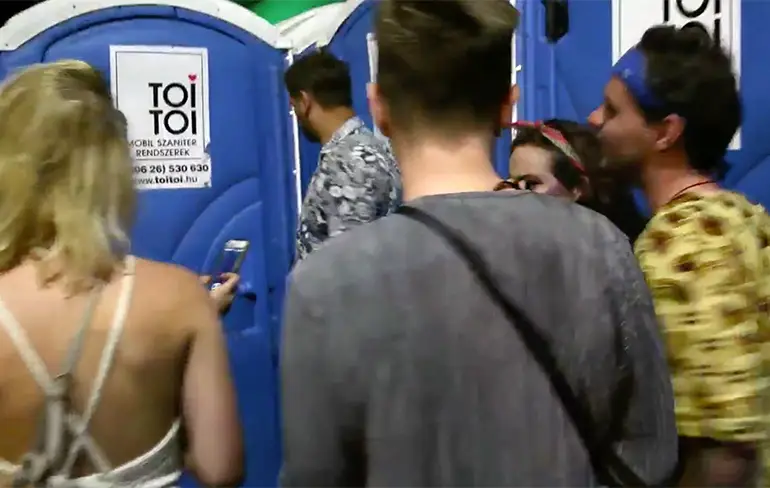 Video geheime rave op het toilet op Sziget 2017