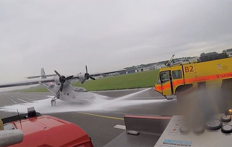 Video inzet brandweer bij noodlanding PH-PBY Catalina op Lelystad Airport