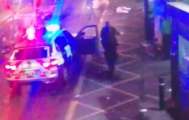 Video opgedoken van het moment dat politie Londen terroristen doodschiet