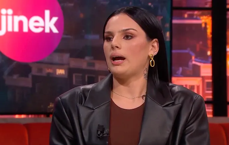 Videoverbouwing van Famke Louise bij Jinek die nog tenenkrommender is