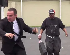Vitaly doet Rusian Hitman grap in de Ghetto