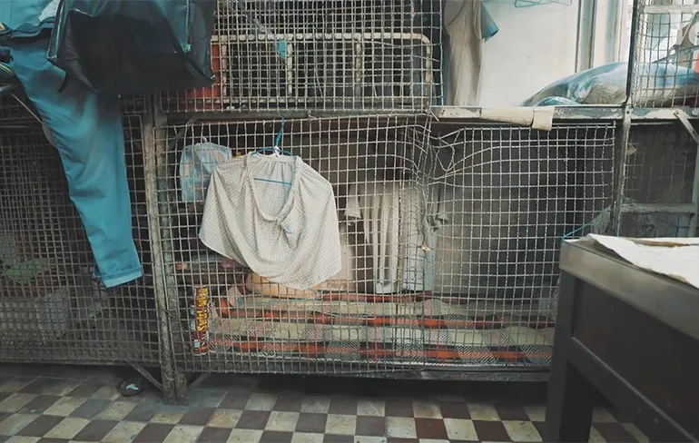 VKMag Docu: In Hong Kong kun je wonen in een kooiwoning