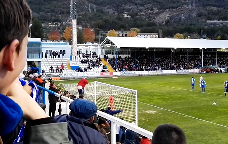 Voetballer die strafschop mag nemen afleiden doe je zo!