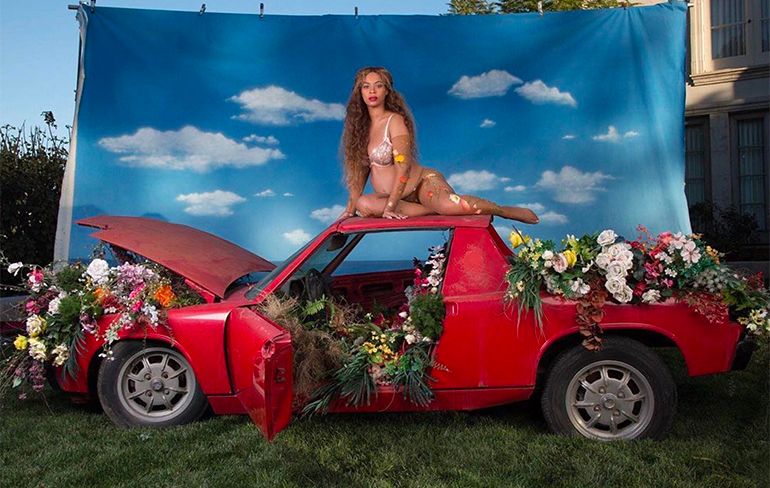 Voor de liefhebbers: Beyonce heeft hele zwangere buik photoshoot geplaatst