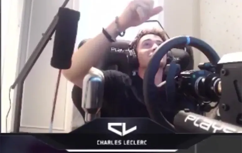 Vriendin Charles Leclerc vergeet sleutels en moest hem online storen