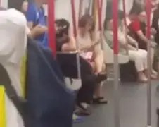Vrouw Hong Kong heeft Melt Down om lege telefoon!