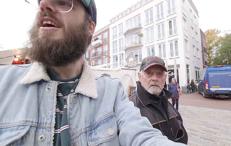 Vrouw in Leeuwarden wil niet op beeld vastgelegd worden door Vlogger