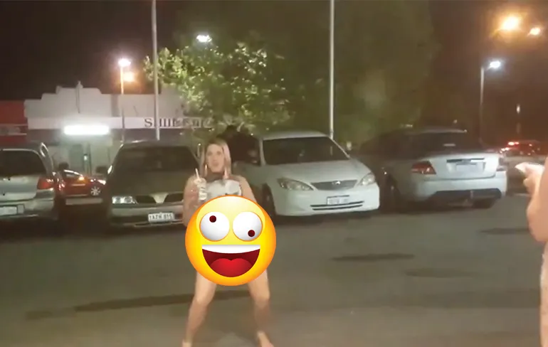 Vrouw is absoluut niet blij dat ze uit vestiging McDonalds is gegooid!