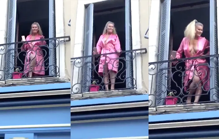 Vrouw is blij dat Frankrijk wereldkampioen is geworden en geeft traktatie