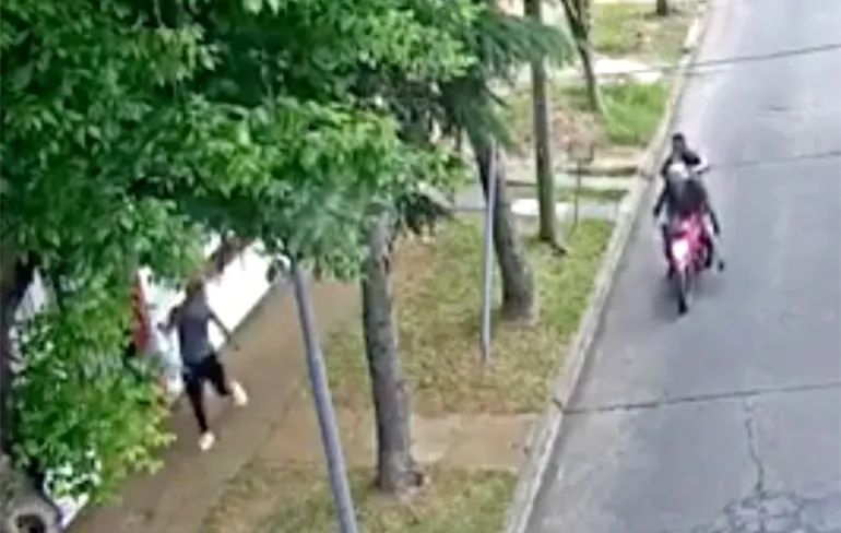 Vrouw overvallen door 3 man, politie Argentinië doet weer noodstop