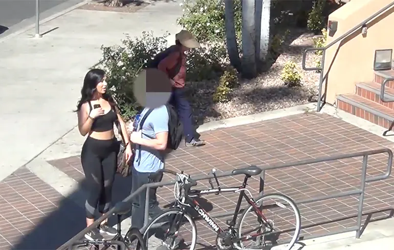 Vrouw test of vriendje trouw is, maar komt achter iets heel anders!