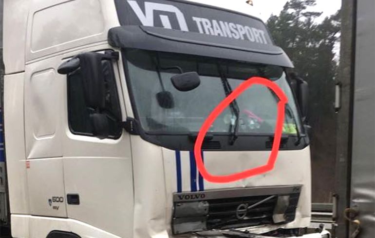 Vrouwelijke vrachtwagenchauffeur staat er goed op: Boem is Ho Ho Hooo!