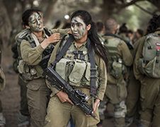 Vrouwen van het Israelische Caracal-bataljon in beeld