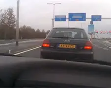 Waarom je een auto niet sleept aan voorbumper...