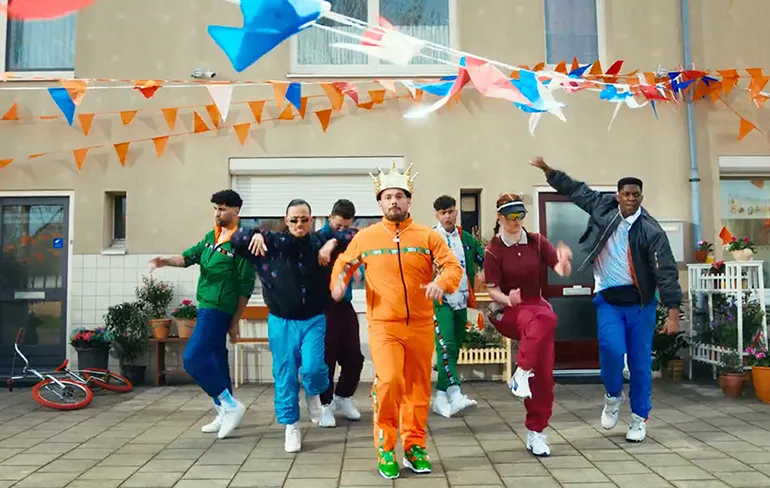 Wait what: Hakkende Wesley Sneijder in Happy Hardcore versie Koning Toto