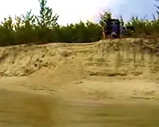 Wakeboarder spot triootje dame met 2 gasten