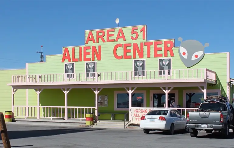 Wat als 2 miljoen mensen echt Area 51 zouden bestormen?