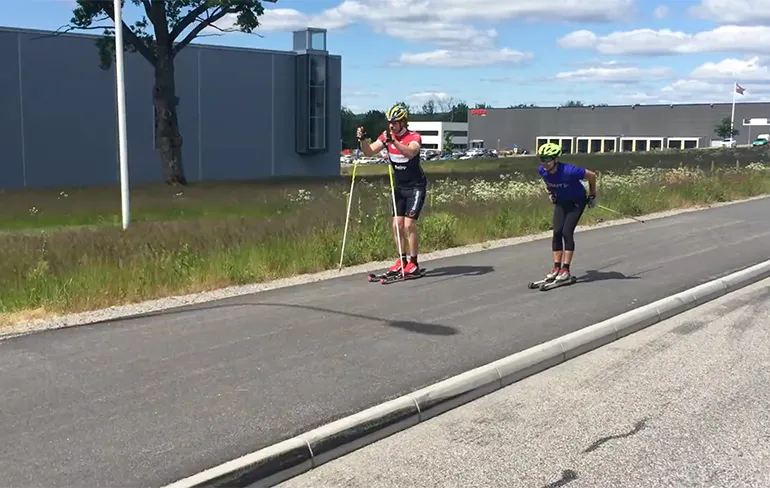 Wat kan er nu fout gaan met rolskiën op straat?