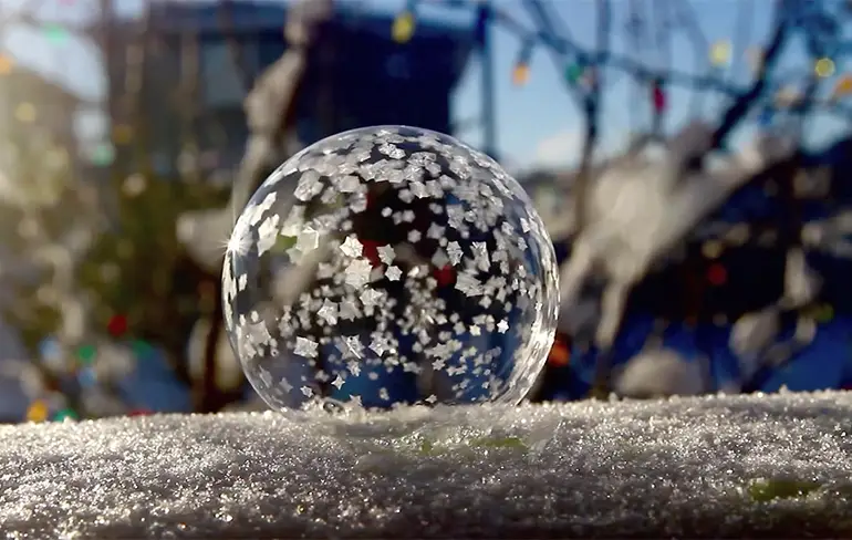 Waterbubbels die bevriezen in Calgary gaan enorm hard op internet