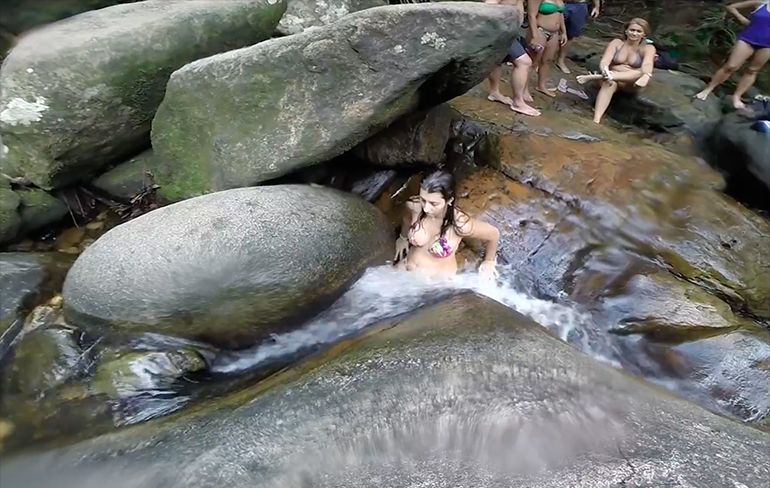 Waterval leidt tot onderwater grot in Brazilië