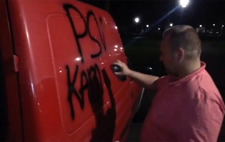 Weddenschap verloren dus tekst PSV Kampioen 2015/2016  op auto...