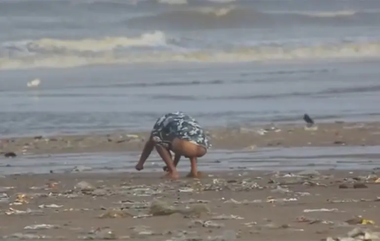 Wildpoepen op het strand in India doe je zo!