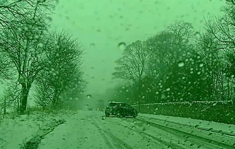 Winters weer in Engeland: Buschauffeur weet klapper te voorkomen