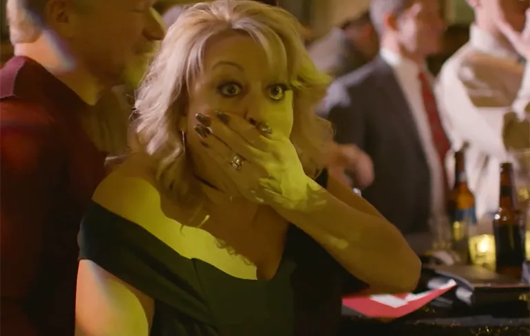 Woohoo, baas verdeelt kerstbonus van 10 miljoen onder werknemers