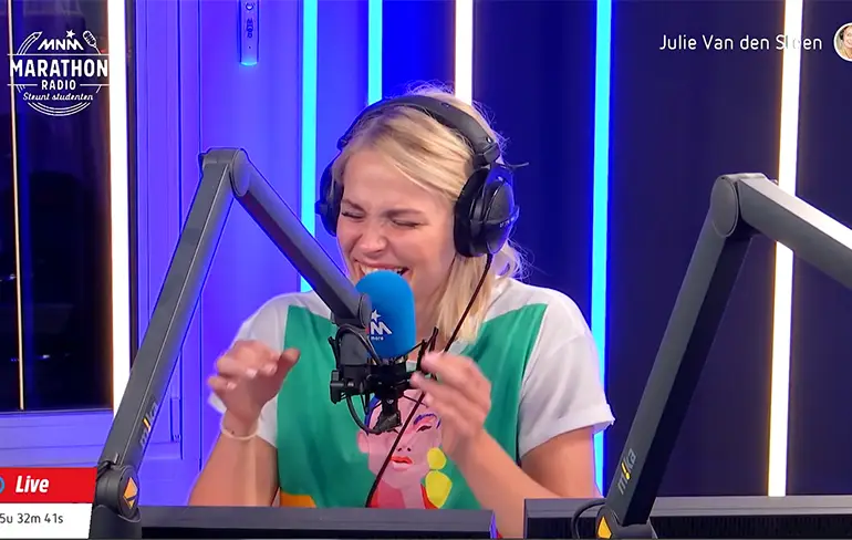 Wouter laat Belgische DJ Julie van den Steen minutenlang lachen
