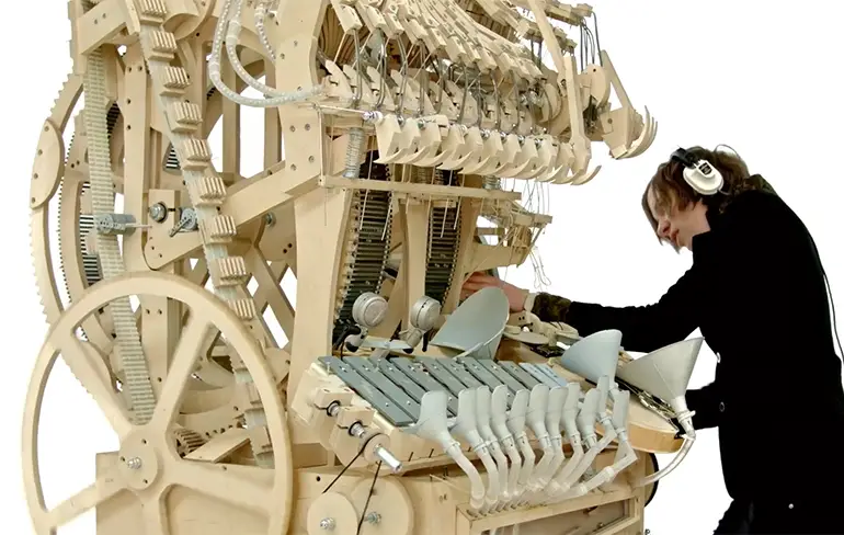 Wow! Man maakt muziekmachine met 2000 knikkers!