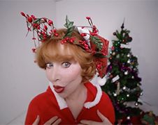 WTF: Marijke Helwegen maakt kersthit?