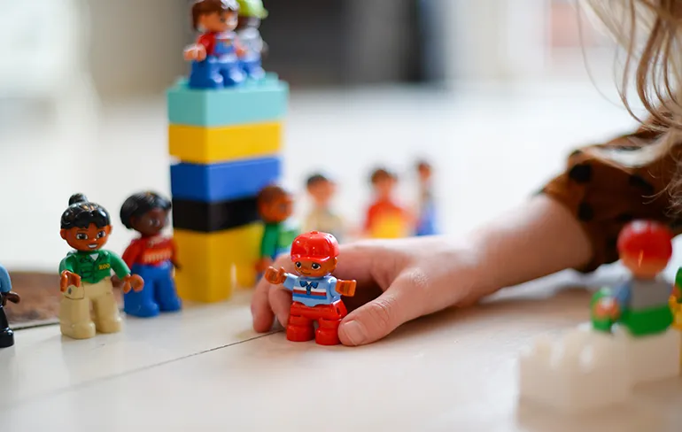 WTF: Minister van Engelshoven wil af van seksistisch speelgoed