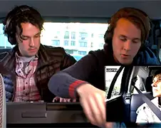 Ylvis verzorgt de muziek in de taxi