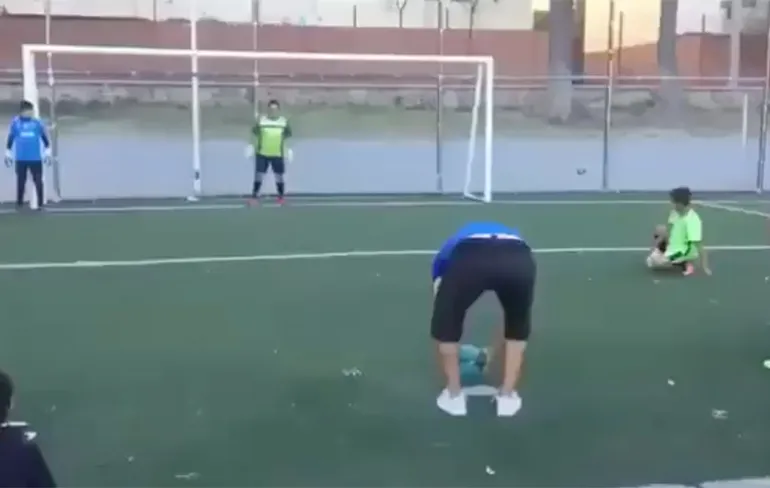 Zeer creatief uitgevoerde penalty