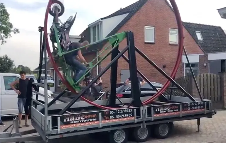 Zelfgemaakte kermisattractie feestweek van Hollandscheveld is er klaar voor