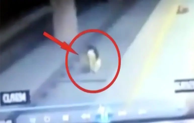 Zelfmoordpoging van vrouw op station in Delhi gaat niet zo goed
