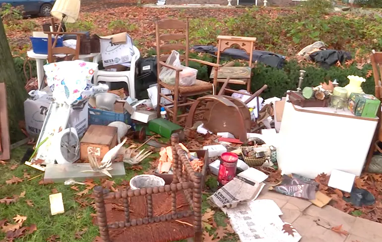 Zestig meter aan spullen door verhuurder in Deurne op straat gezet
