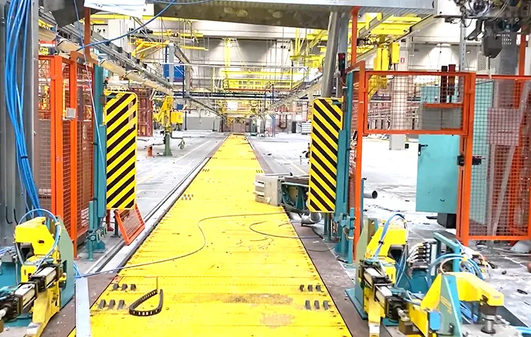 Zien: Een verlaten autofabriek waar Ferrari's en Alfa Romeo's werden gebouwd