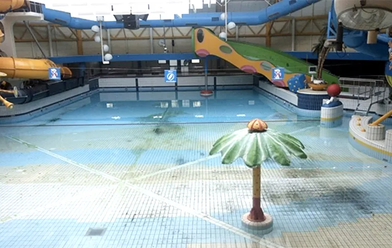 Zo ziet het golfslagbad van de Tongelreep in Eindhoven er nu uit...