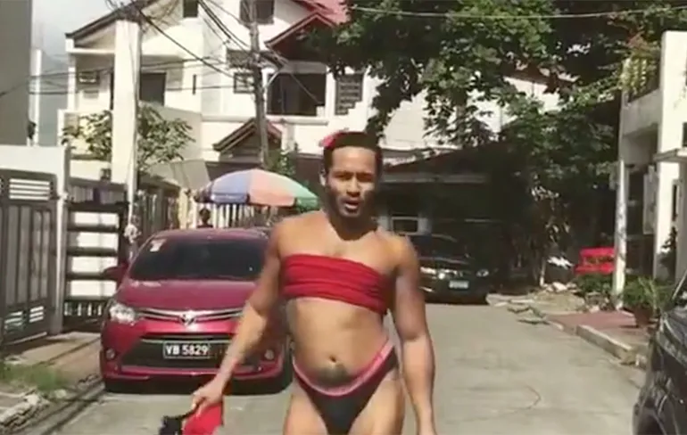 Zo, deze gast kun je wel loslaten op een catwalk!