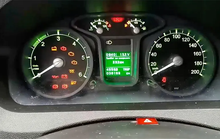 Zwaar heersende Easter Egg in een Russische auto