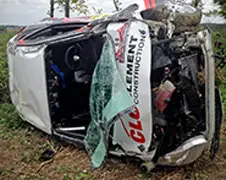 Clio R3 aan gort helpen in de Rally van Wallonie