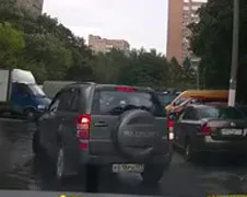 Achteruit inparkeren is nog best lastig